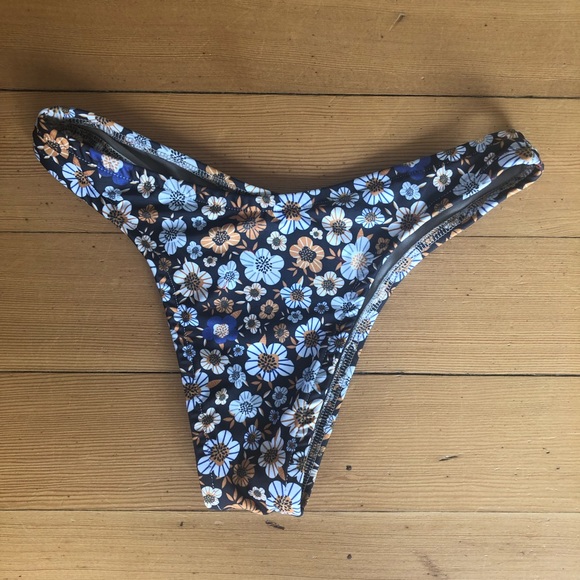 Monashay Signature Bottom - Picture 2 of 4